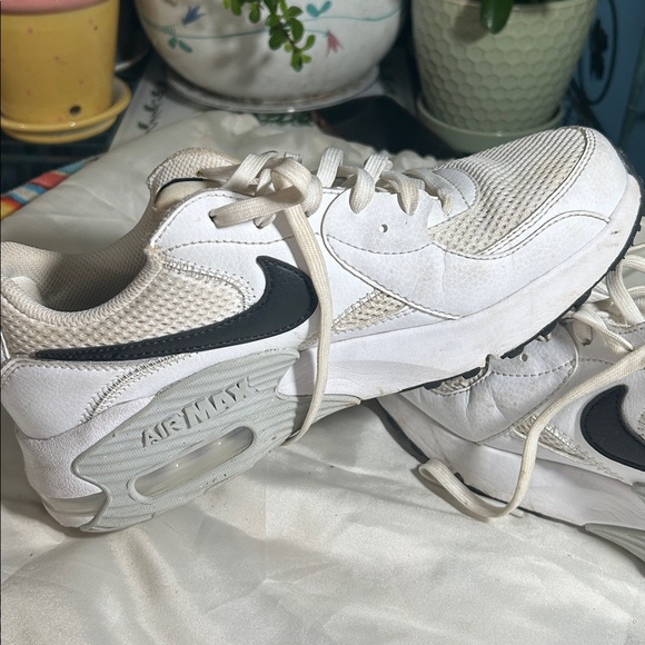 Nike Air Max White and Black Sneakers - Picture 6 of 9
